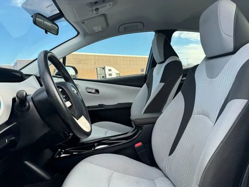 Used 2016 Toyota Prius Three Touring image 8