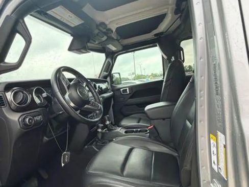 Used 2019 Jeep Wrangler Unlimited Sahara w/ Advanced Safety Group AWD/4WD image 18