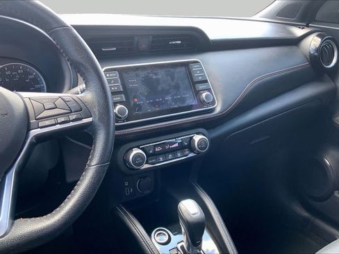 Used 2019 Nissan Kicks SR w/ SR Premium Package FWD image 7