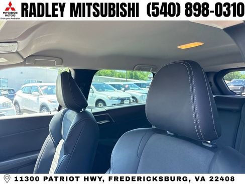 Used 2023 Mitsubishi Outlander SE AWD/4WD image 2