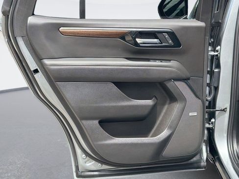 Used 2025 Chevrolet Tahoe High Country AWD/4WD image 23