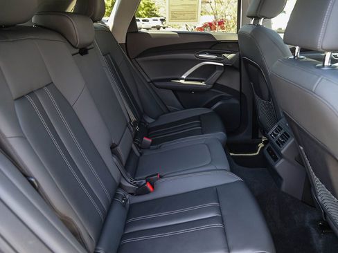 Certified 2025 Audi Q5 Premium w/ Convenience Package AWD/4WD image 17