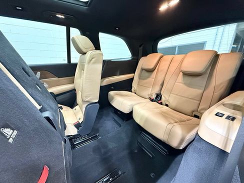 Used 2025 Mercedes-Benz GLS 580 4MATIC image 41