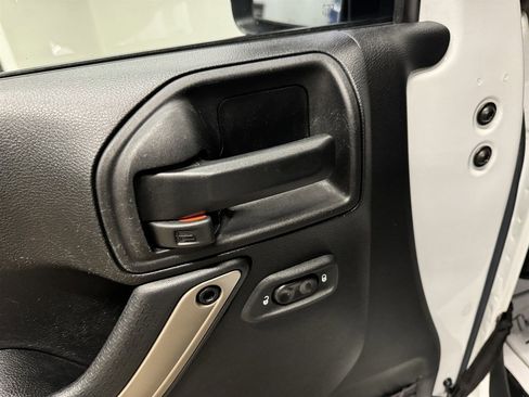 Used 2017 Jeep Wrangler Unlimited Sahara image 32