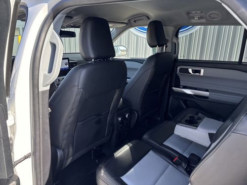 Used 2022 Ford Explorer XLT w/ Equipment Group 202A image 26