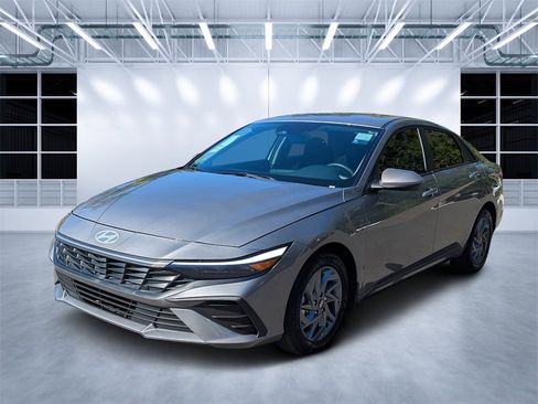 Certified 2024 Hyundai Elantra SEL image 7