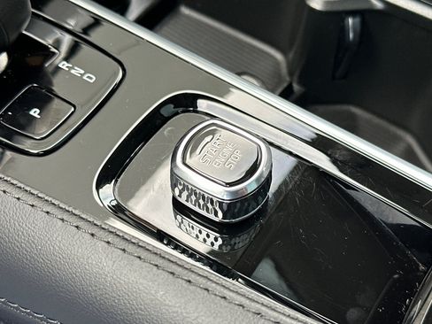 Certified 2025 Volvo XC90 B6 Plus AWD/4WD image 27