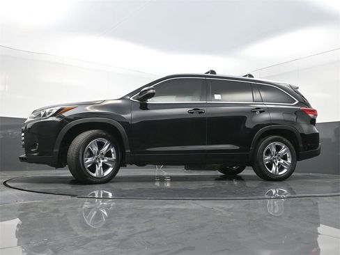 Used 2018 Toyota Highlander Limited image 29