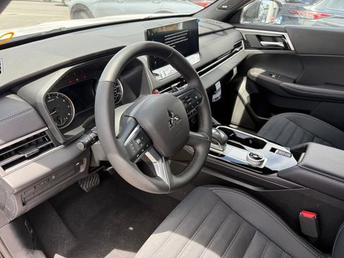 New 2026 Mitsubishi Outlander AWD image 18