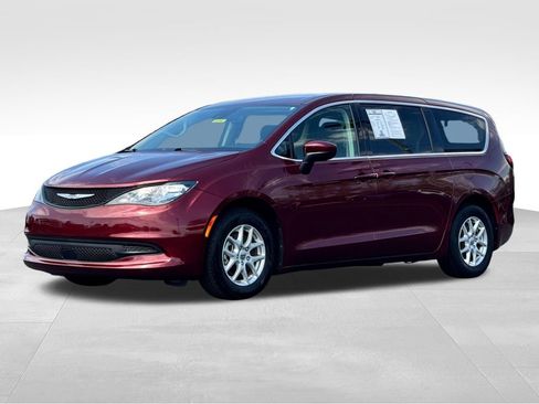 Used 2023 Chrysler Voyager LX FWD image 3