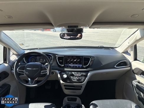 Used 2024 Chrysler Pacifica Touring-L FWD image 23