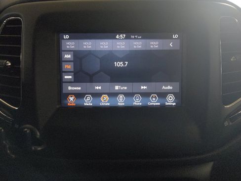Used 2019 Jeep Compass Latitude FWD image 25