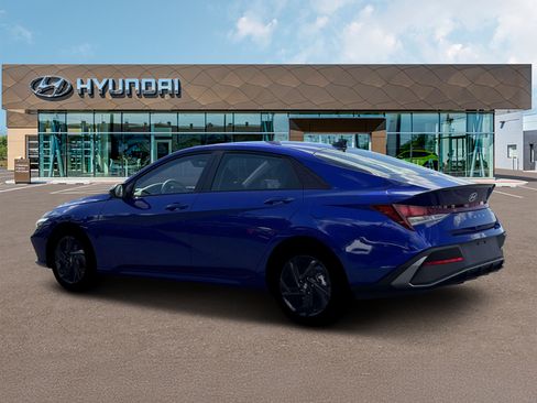 Used 2026 Hyundai Elantra Sport FWD image 4