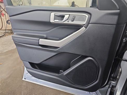 Used 2024 Ford Explorer Limited image 25