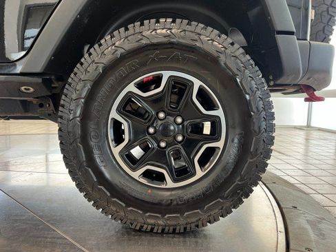 Used 2015 Jeep Wrangler Unlimited Rubicon AWD/4WD image 36
