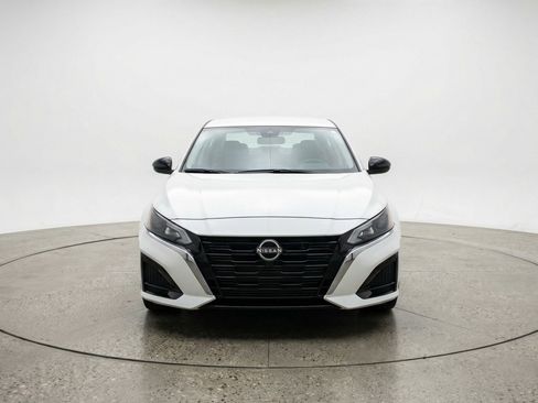 Used 2025 Nissan Altima 2.5 SV image 2