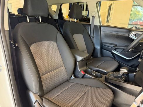 Used 2025 Kia Soul LX w/ LX Technology Package image 31