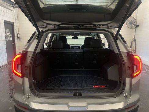 Used 2024 GMC Terrain SLE w/ Driver Convenience Package AWD/4WD image 19