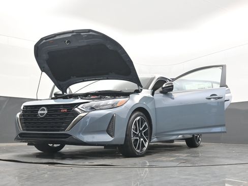 New 2025 Nissan Sentra SR image 40