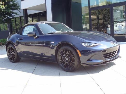 New 2026 MAZDA MX-5 Miata Club w/ Weather Package RWD image 32
