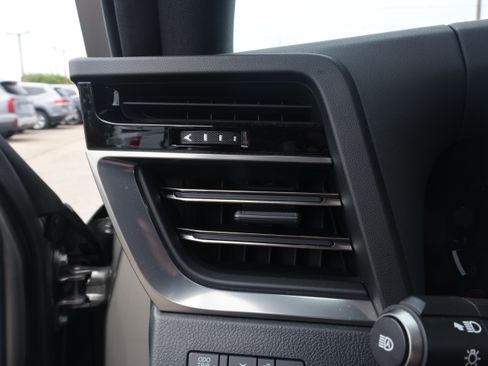 Used 2024 Lexus GX 550 w/ Accessory Package (2T) AWD/4WD image 24