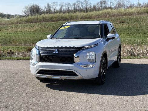 Used 2023 Mitsubishi Outlander SEL AWD/4WD image 1