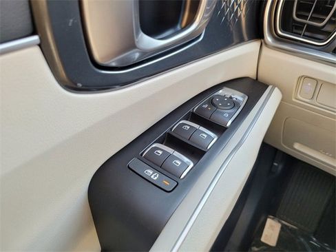 New 2025 Kia Sorento S w/ Panoramic Sunroof Package image 13