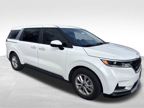 Certified 2024 Kia Carnival LX image 7
