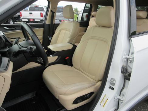 Used 2022 Jeep Grand Cherokee L Limited AWD/4WD image 22