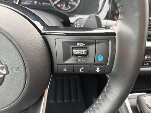 Used 2025 Nissan Pathfinder SL AWD/4WD image 25