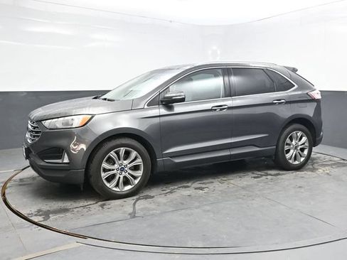 Used 2019 Ford Edge Titanium w/ Cold Weather Package AWD/4WD image 3