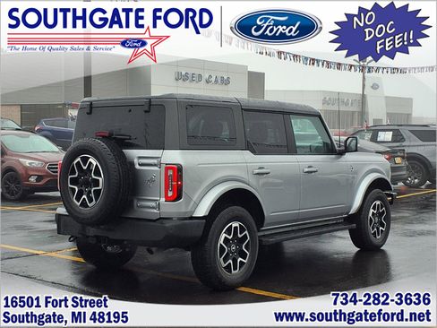 Used 2023 Ford Bronco Outer Banks image 2