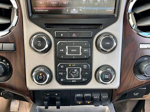 Used 2014 Ford F250 Lariat w/ Lariat Interior Package image 23