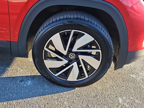 Certified 2025 Volkswagen Atlas SE image 10