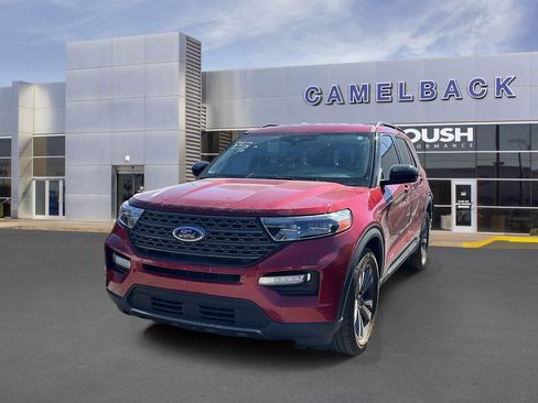 Used 2023 Ford Explorer XLT w/ Equipment Group 202A RWD image 2