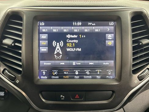 Used 2019 Jeep Cherokee Trailhawk w/ Cold Weather Group AWD/4WD image 14