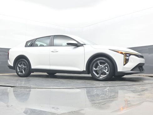 Used 2025 Kia K4 FWD image 23