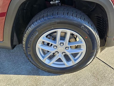 New 2025 Jeep Grand Cherokee Laredo X w/ Luxury Tech Group I image 16