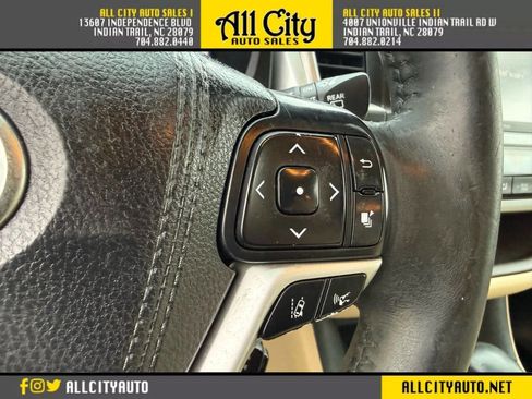 Used 2017 Toyota Highlander XLE w/ Carpet Mat Package image 20