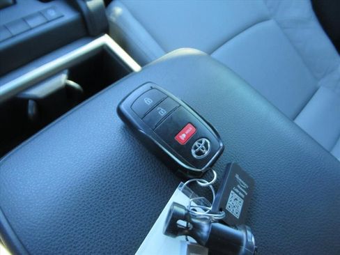 Used 2024 Toyota Tacoma SR5 image 31