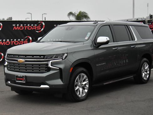 Used 2023 Chevrolet Suburban Premier image 3