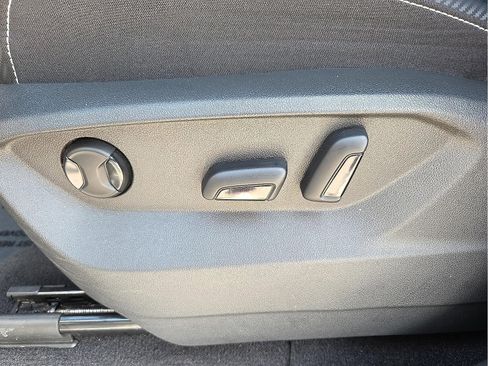 Used 2024 Volkswagen Atlas Cross Sport SE image 14