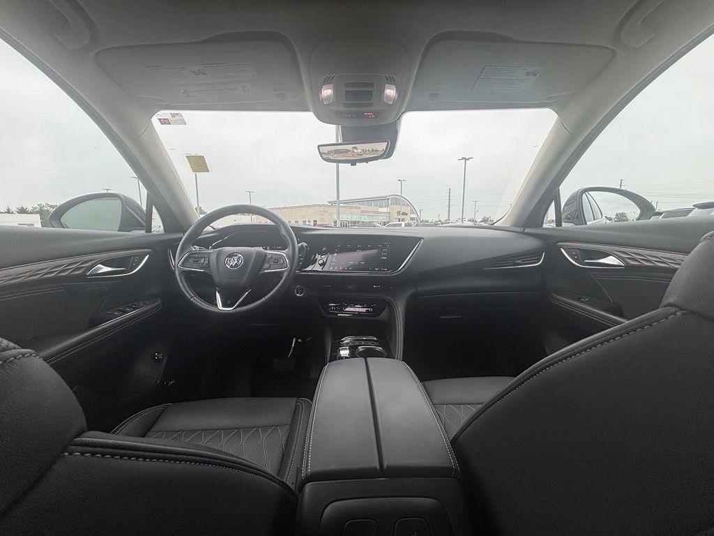 Used 2023 Buick Envision Avenir AWD/4WD image 25