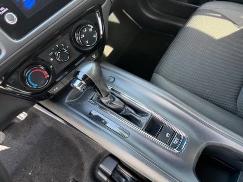 Used 2021 Honda HR-V Sport image 14