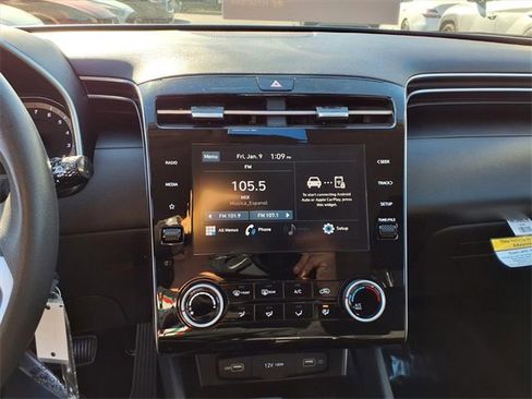 Certified 2024 Hyundai Tucson SE image 17