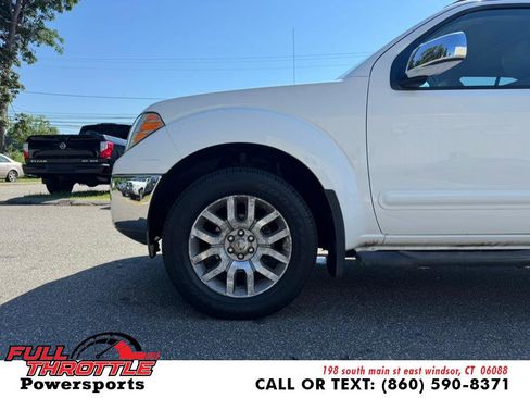 Used 2011 Nissan Frontier SL w/ Moonroof Pkg image 25