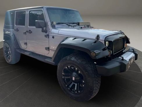 Used 2013 Jeep Wrangler Unlimited Sahara w/ Connectivity Group image 9