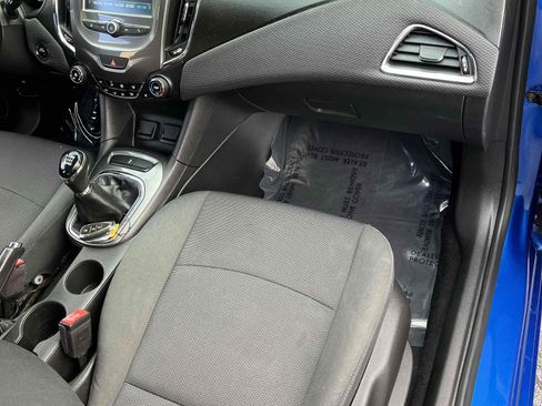 Used 2017 Chevrolet Cruze LT w/ Convenience Package FWD image 40