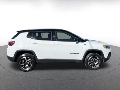 Used 2025 Jeep Compass Trailhawk image 15