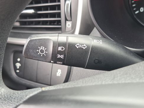 Used 2017 Kia Sorento L image 28